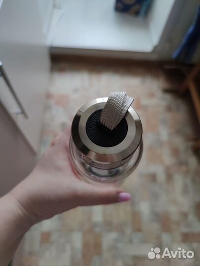 Бутылка стеклянная с кристаллом белого кварца