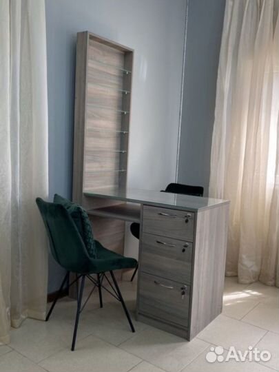 Маникюрный стол