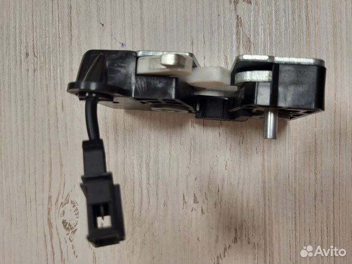 Замок багажника с электроприводом 2171