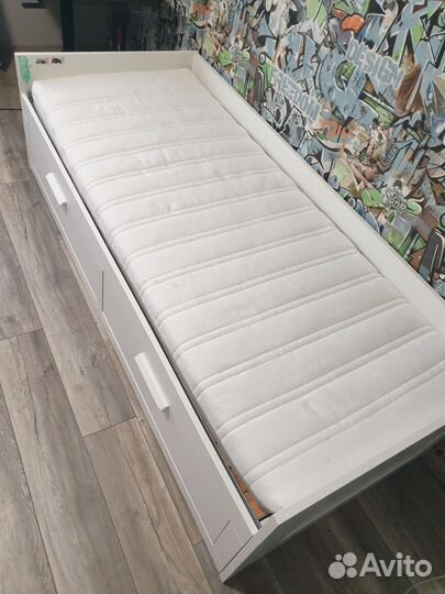 Кровать с двумя выдвижными ящиками Икеа