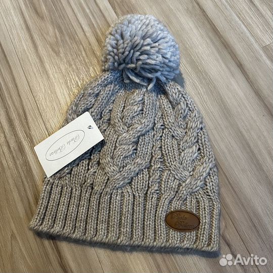 Шапка женская с помпоном новая