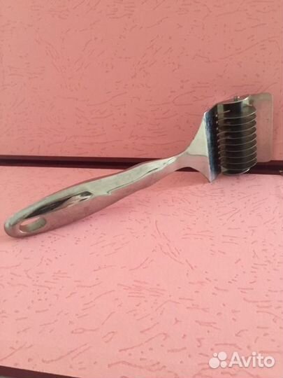 Роликовый нож для резки теста