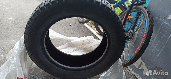 Roadstone Winguard WinSpike SUV 225/60 R17