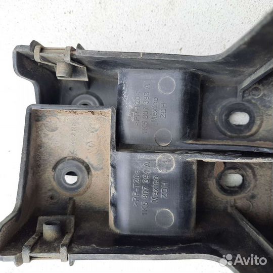 Кронштейн заднего бампера Volkswagen Jetta5 V Golf