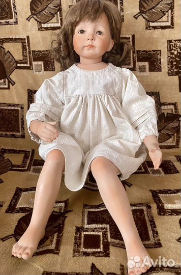 Кукла фарфоровая