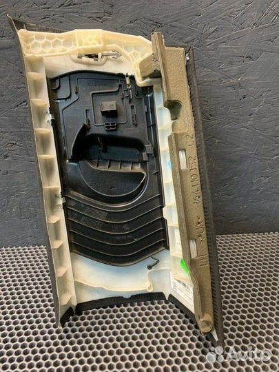 Обшивка стойки задняя левая Bmw X7 G07 M-pack