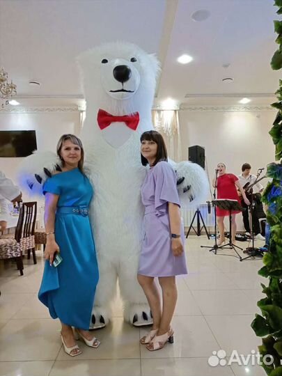 Белый мишка с сердцем поздравление