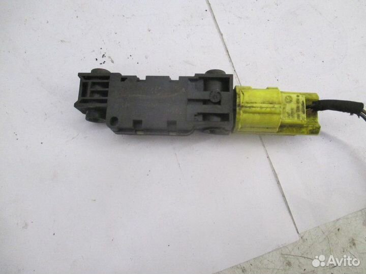 Датчик удара подушки безопасности Audi A4 1.9 2001