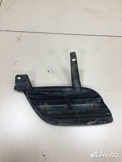 Решетка радиатора левая Nissan Almera