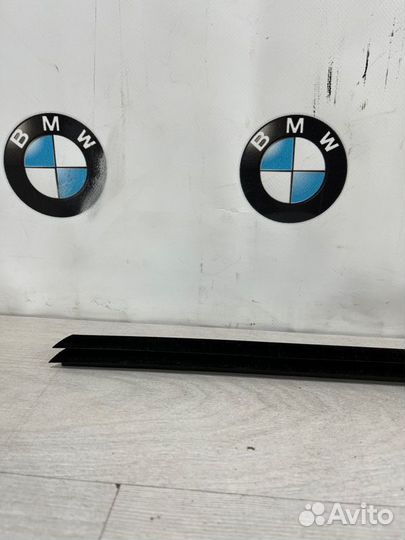Уплотнитель стекла двери передний левый Bmw X5