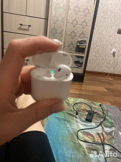 Airpods 2 наушник правый,кейс