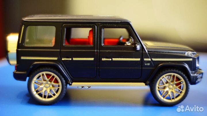 Моделька машины mercedes