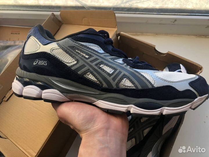 Кроссовки asics 45 размер новые