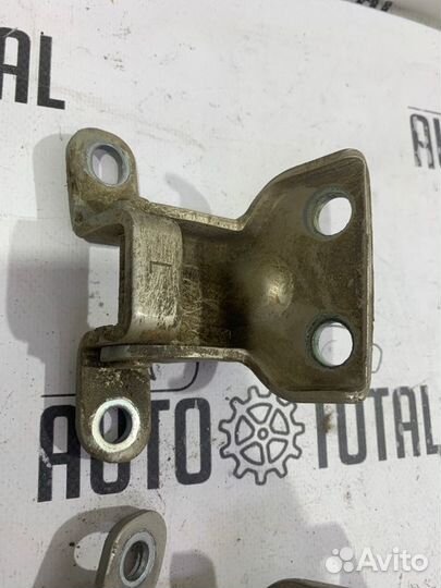 Петли двери задние левые Kia Spectra S6D 2008