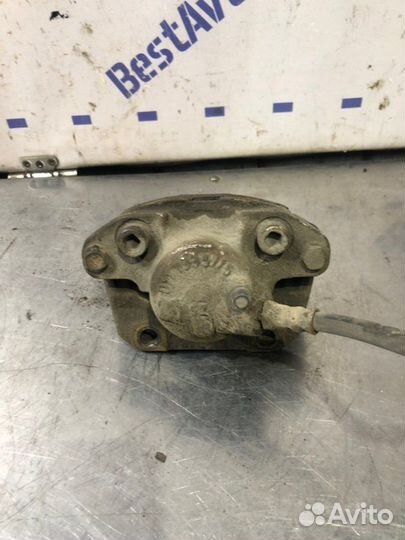 Суппорт передний правый Renault Logan седан