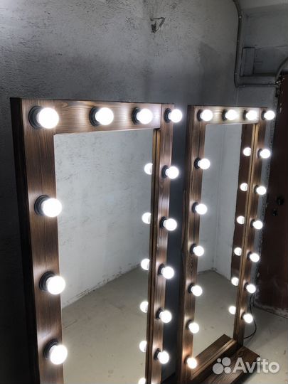 Зеркало напольное с подсветкой на колесиках