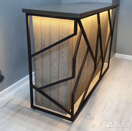 Ресепшн в стиле лофт с подсветкой