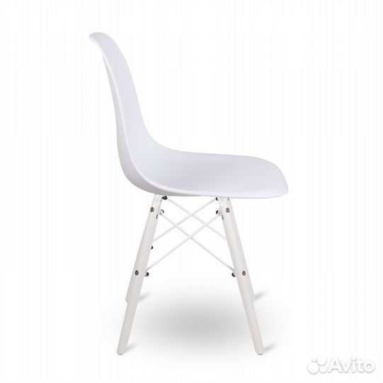 Стул Eames белый на белых ножках