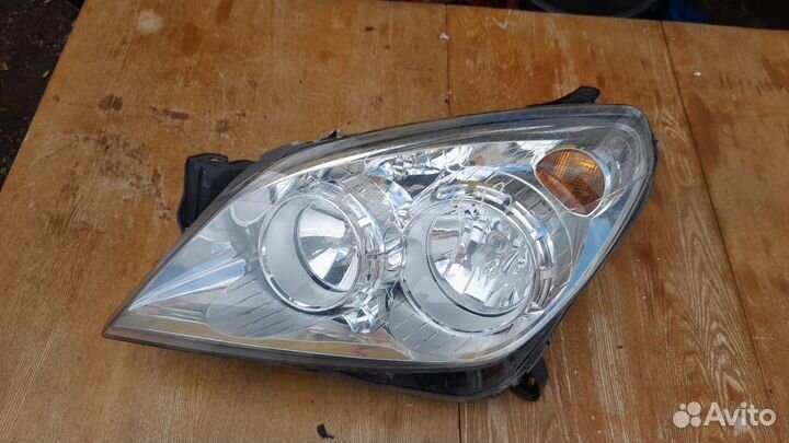 Фара левая Opel Astra H GM хром
