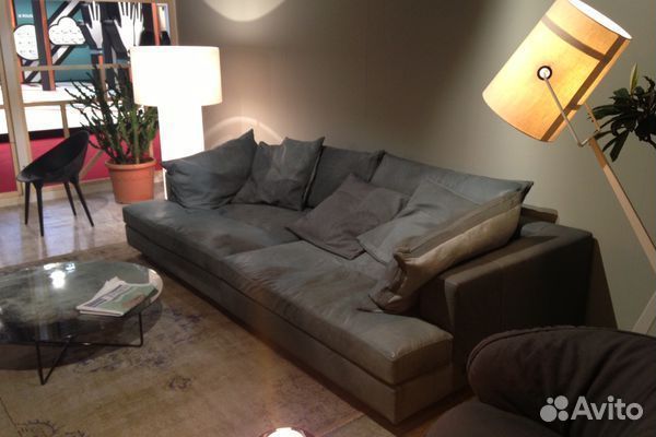 Кожаный диван