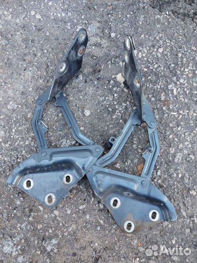 Петли капота VW Touareg 2002-2010