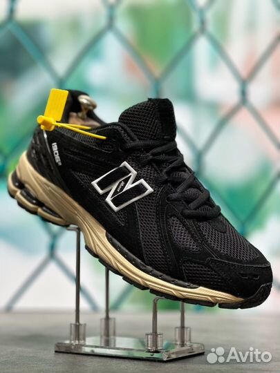 New Balance 1906R в черном цвете