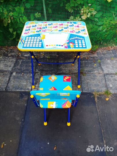 Набор детской мебели, стол и стул