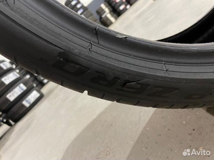 Pirelli P Zero PZ4 285/30 R21 100Y