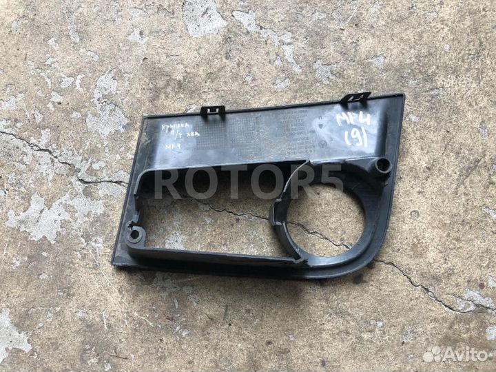 Рамка фары противотуманной правая Mercedes-Benz