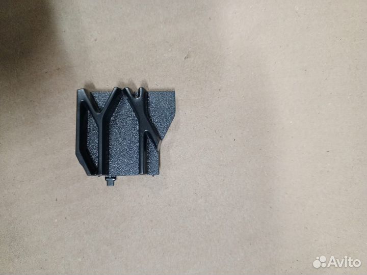 82357395 Крышка решетки кабины (Заглушка) Volvo FH