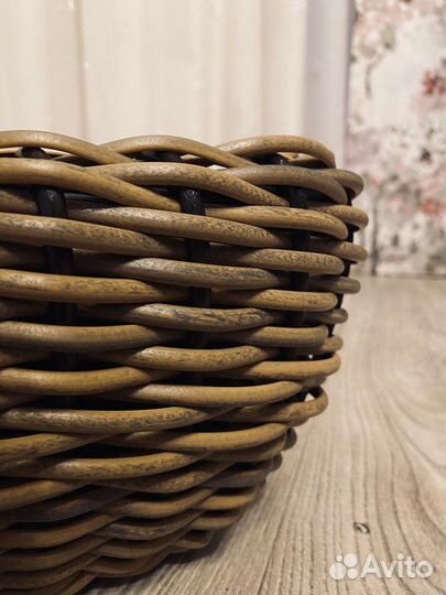 Кашпо из искусственного ротанга