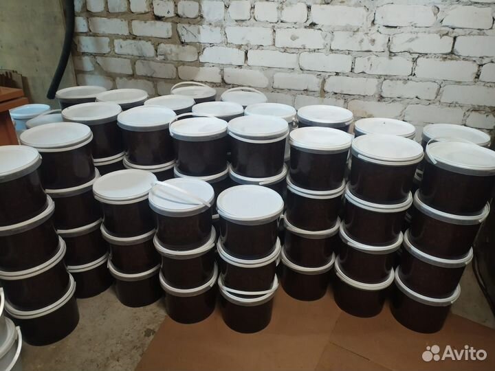 Варенье из сосновых шишек в ведрах