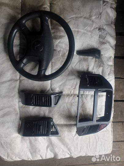 Продам вставки,руль,ручник черные Mitsubishi Pajer