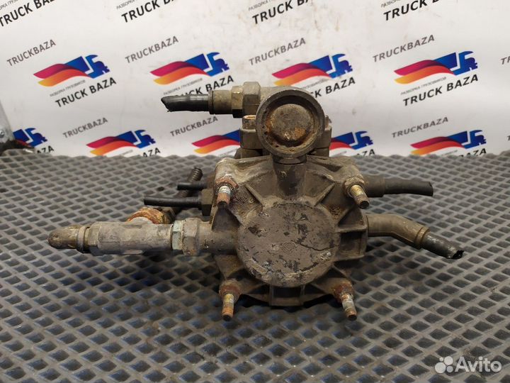 Кран управления тормозами прицепа