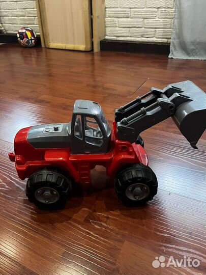 Трактор игрушки