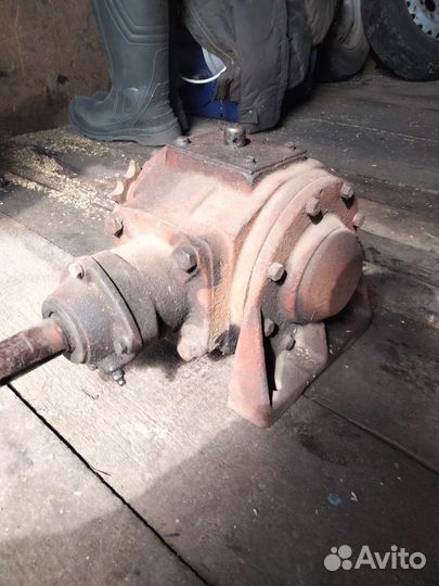 Угловой редуктор