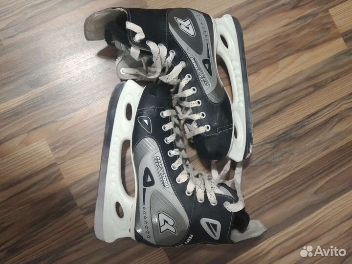 Коньки хоккейные