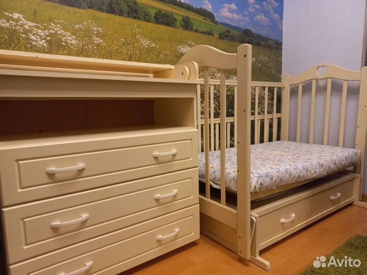 Пеленальный комод и кроватка