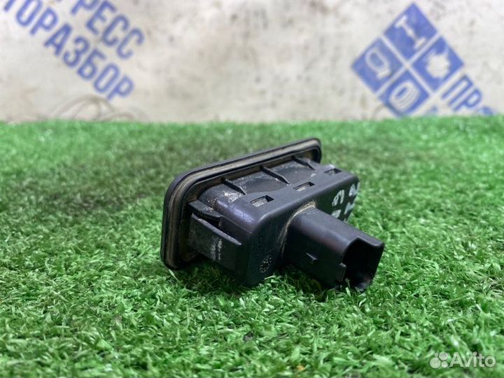 Кнопка открывания багажника Renault Fluence седан