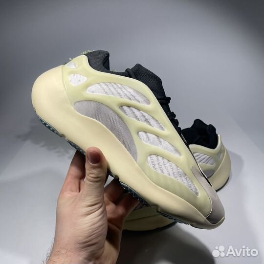 Кроссовки Adidas Yeezy Boost 700