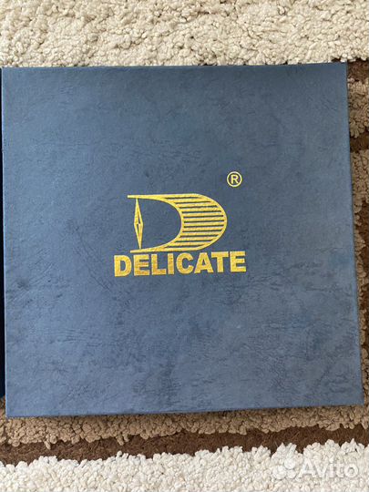 Декоративная фарфоровая тарелка