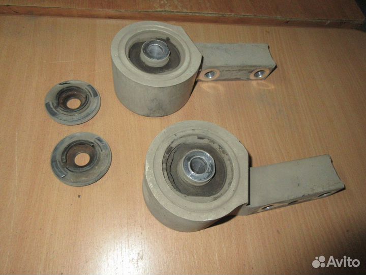 Сайлентблок переднего рычага Хонда Пилот 2