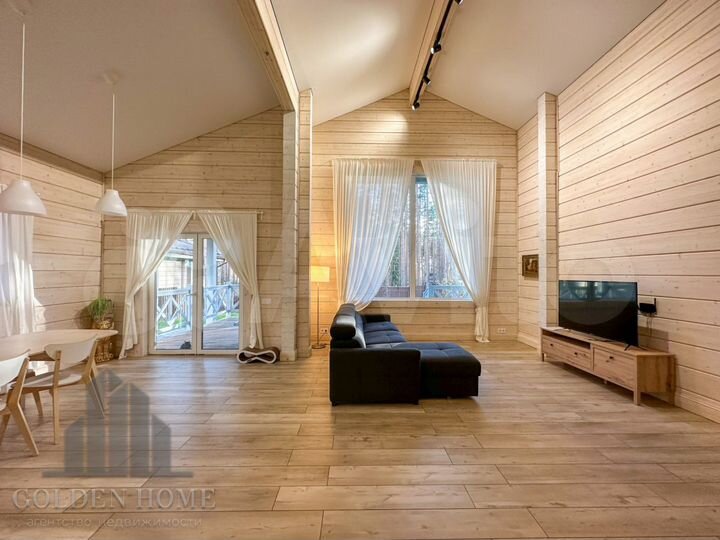 Дом 200 м² на участке 12 сот.