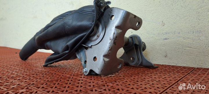 Рычаг стояночного тормаза Toyota Land Cruiser