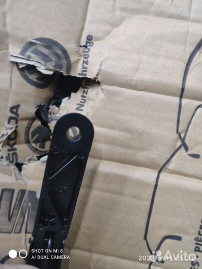 Щётка держатель 5NB955410 правый