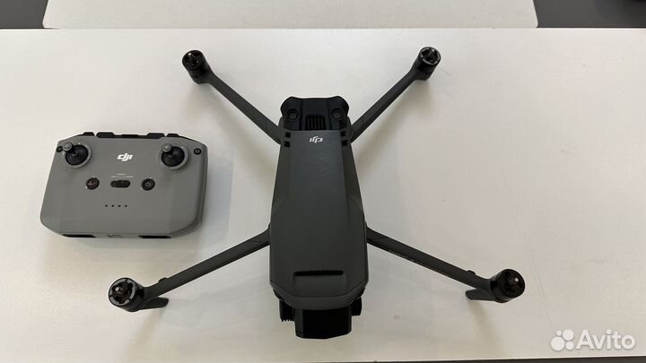 Квадрокоптер DJI Mavic 3 Pro