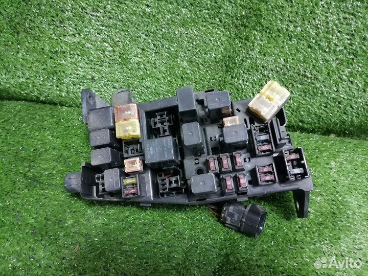 Блок предохранителей подкапотный Mitsubishi Galant