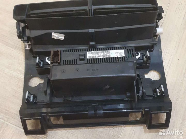 Центральная панель с дифлекторами.Ситроен С4