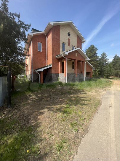 Дом 580,9 м² на участке 8,6 сот.