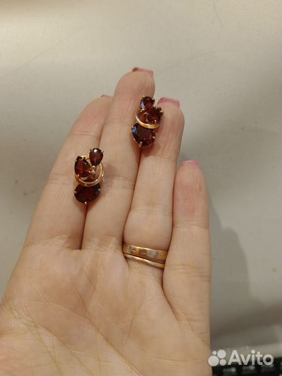 Серьги с гранатами